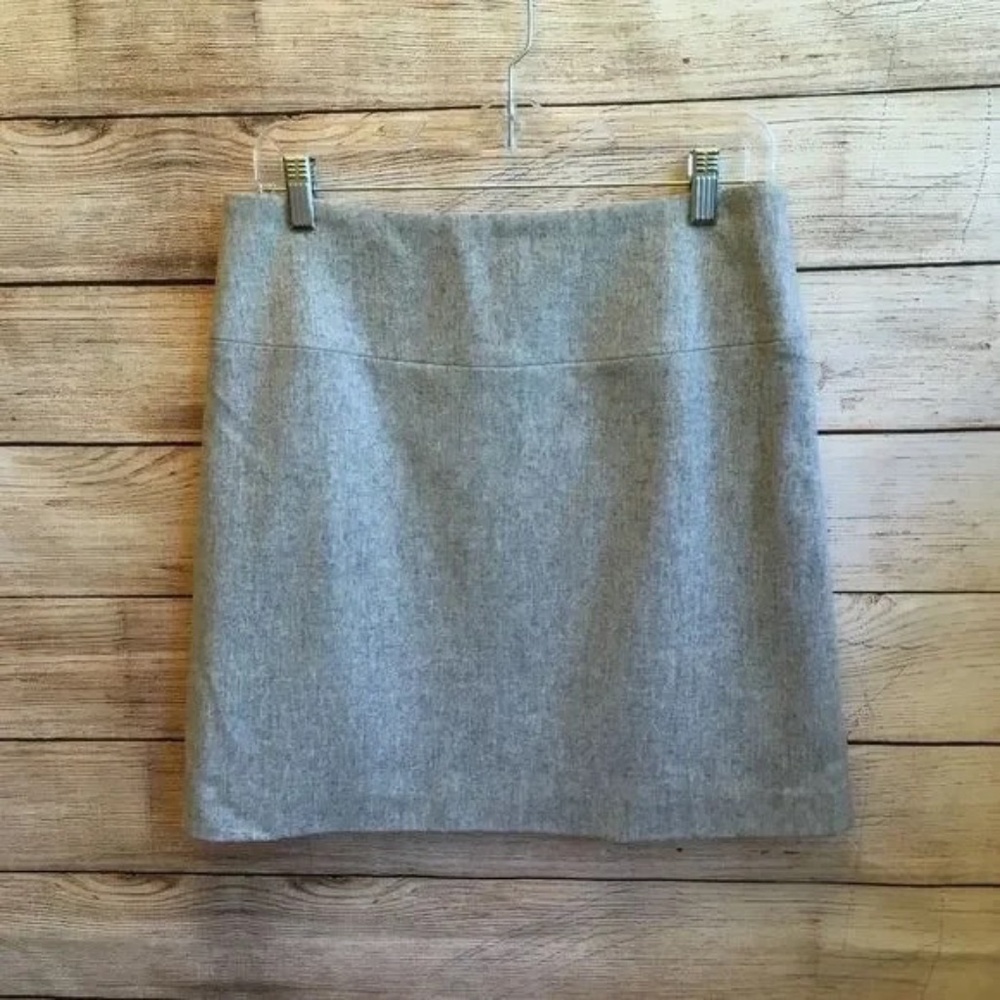 BANANA REPUBLIC WOOL BLEND SKIRT IN PALE GRAY